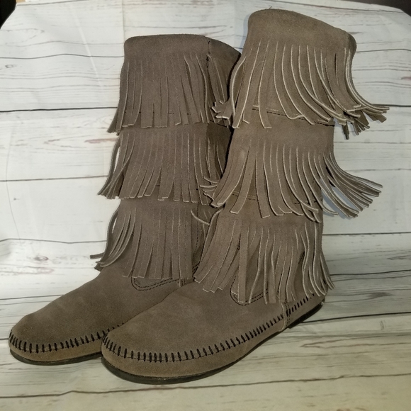 Minnetonka Gray Moccasin 3-Layer Fringe Boot Sz 8 high - Picture 5 of 7